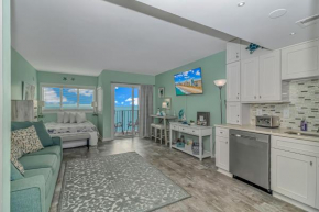 Luxurious Oceanfront Queen Suite - Completely Renovated & sleeps 2-4! Palace Resort Unit 701